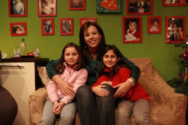 Asociatia Touched Romania celebreaza 10 ani de activitate in sprijinul mamelor aflate in dificultate