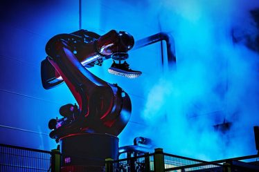 De la roboti, direct la tine acasa - adidas prezinta SPEEDFACTORY - masinaria care creeaza echipamente sportive in fata consumatorului