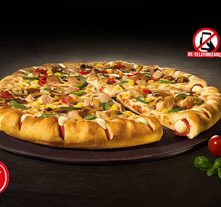 Mese fara smartphone: Pizza Hut incepe de-telefonizarea. Lantul de restaurante lanseaza un nou blat original - Cheese & Pepperoni