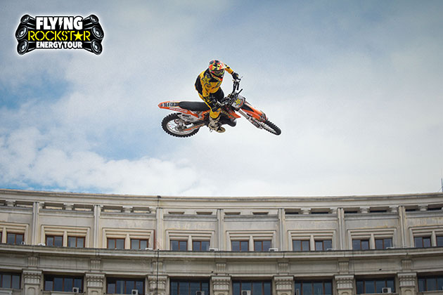 Cinci dintre cei mai buni rideri FMX din lume au facut spectacol la Bucuresti, la Flying Rockstar Energy Tour