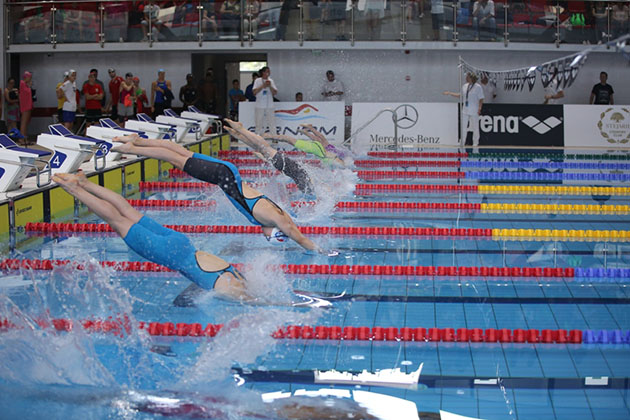 Echipa de inot a Romaniei, in drum spre Jocurile Olimpice de la Rio, alaturi de Mercedes-Benz Romania