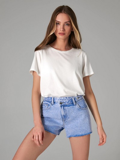 Modele de Pantaloni Scurti de Dama Online