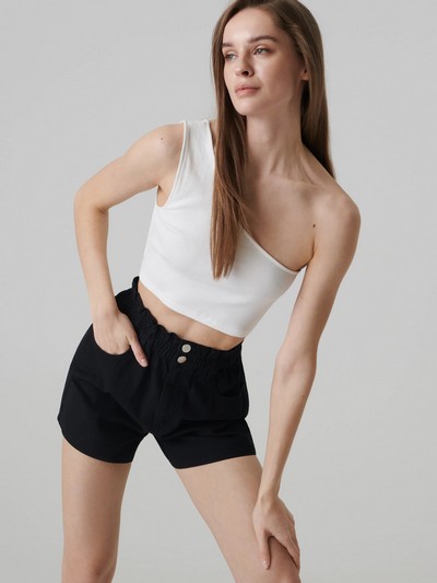Modele de Pantaloni Scurti de Dama Online