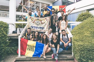 Gasca Lipton Ice Tea a dat #verdelamuzica la Tomorrowland. Afla cum s-au distrat!