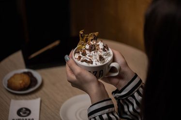 Caffe Ritazza Romania lanseaza Kranzzuccino - un amestec crocant de cafea, nuci coapte si foite de caramel in editie limitata