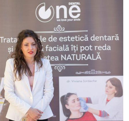 Dinti prea albi sau chip de papusa Barbie? Trendurile bombastice au fost date uitarii!