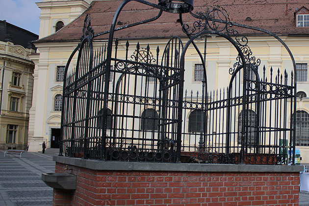 Campania Cif Curata Romania a ajuns la Sibiu, pentru prima actiune de curatenie din programul "Impreuna Curatam Romania Calatorind"