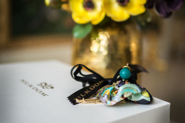 Colectia de clutch-uri de matase SILKDOM disponibila si in cadrul Dacia 24!