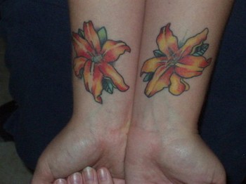 Modele de tatuaje pentru fete la incheietura mainii