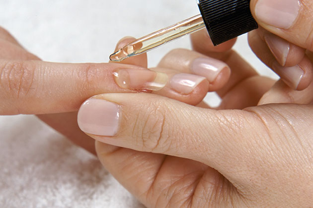 Cum sa aplici lacul de unghii