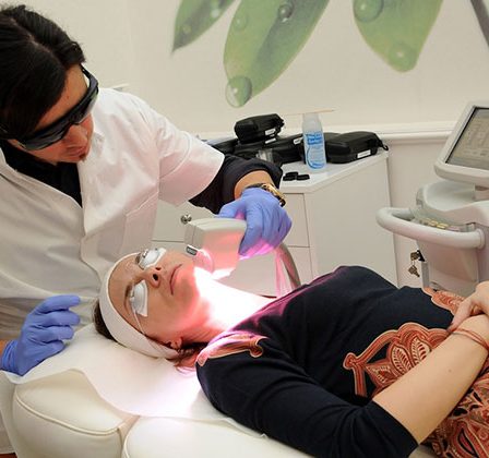 Adio pete pigmentare si piele uscata dupa vacanta! Spune DA tratamentelor laser si solutiilor de redensificare intensa a pielii cu acid hialuronic!