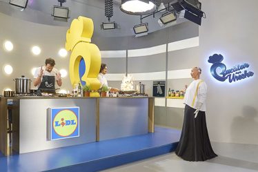 Sophia the Robot intra in bucatarie alaturi de Chef Florin Dumitrescu si Andrei Aradits, la Bucatar dupa Ureche, primul show de gatit marca Lidl