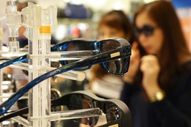 De Ziua Internationala a Ochelarilor de Soare oftalmologii reamintesc cum sa-ti protejezi ochii vara aceasta, cand razele UV ating noi recorduri