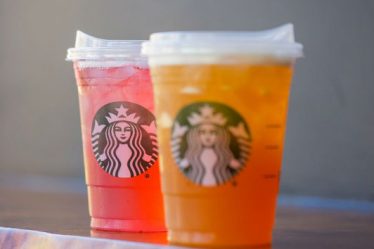 Starbucks va renunta la utilizarea paielor de plastic la nivel global pana in 2020
