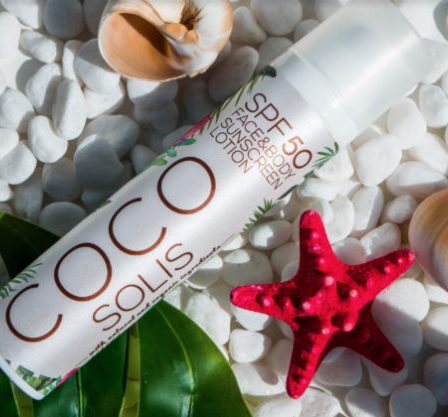 Cele mai apreciate branduri de produse cosmetice organice destinate ingrijirii pielii si parului la plaja sunt disponibile pe Namos.ro