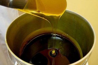 Cu ce se epila lumea in antichitate? Iata ce solutii nebunesti au gasit oamenii de-a lungul timpului!