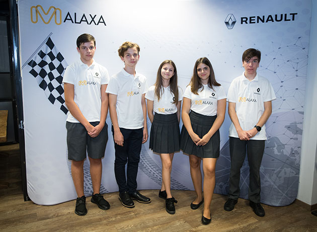 Echipa Malaxa isi prezinta prototipul inainte de competitia finala F1 in schools