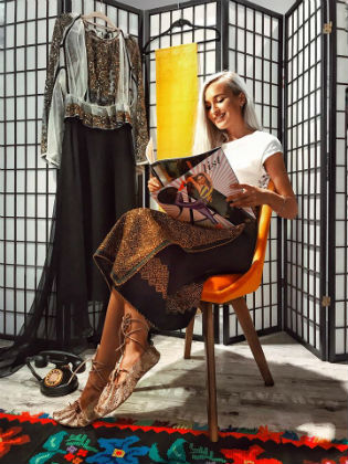 Pasi cu traditie: opincile - de la sat, la Bucuresti Mall