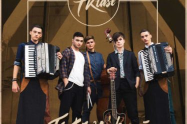 Dupa ce l-a impresionat pe Smiley la "Romanii au talent", 7 Klase, trupa de baieti din Republica Moldova, lanseaza "Fata Urbana"