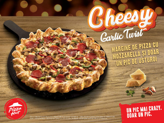 Surprize de sezon in meniul Pizza Hut: blatul Cheesy Garlic Twist, vin fiert si ciocolata calda