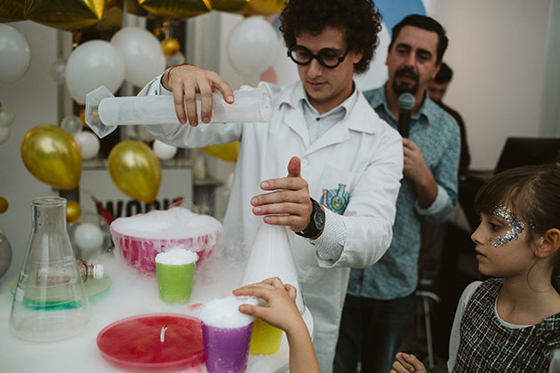 BluParty petrecere cu tematica stiintifica