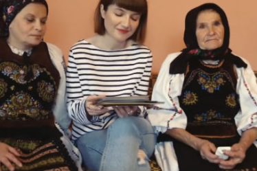 Traditie, istorie si emotie: Alexandra Ungureanu lanseaza "FolkloRecuperator"