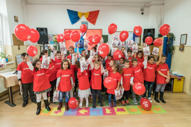 Colgate Romania si voluntarii Crucii Rosii Romane invata 100.000 de copii din 14 judete cum sa aiba o igiena orala corecta
