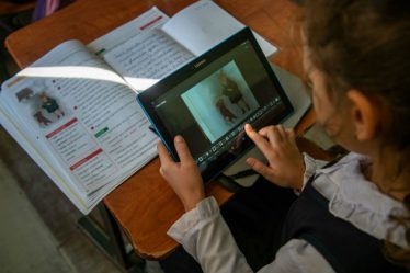 Din ce in ce mai multi invatatori din Romania recunosc tehnologia ca instrument educational