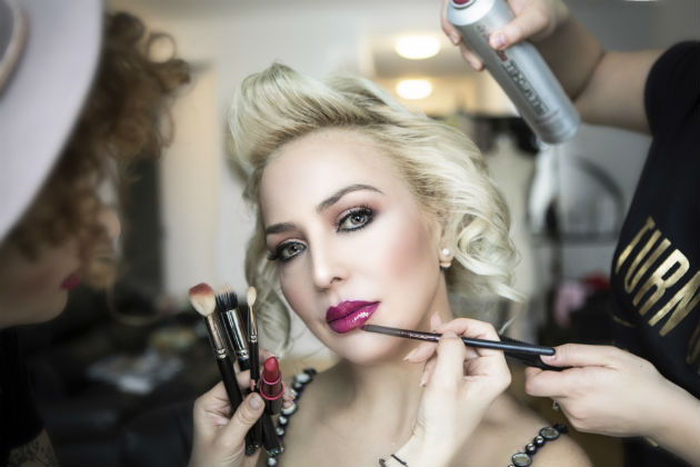 Inspiratie de Hollywood din anii '60 in colectia Mystic, prezentata de o romanca la Couture Fashion Week