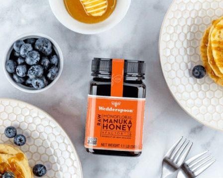 Beneficiile (dovedite stiintific ale) mierii de Manuka pentru sanatate. Cum sa alegi mierea de Manuka potrivita pentru fiecare afectiune