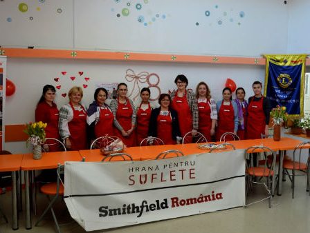Din 2009, de la lansarea programului "Hrana pentru suflete". Smithfield Romania a oferit familiilor nevoiase aproximativ 400.000 de mese calde
