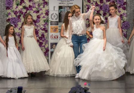Family Fashion by Luiza Willems lanseaza "Holly", prima colectie din Romania de rochii pentru Prima Sfanta Impartasanie
