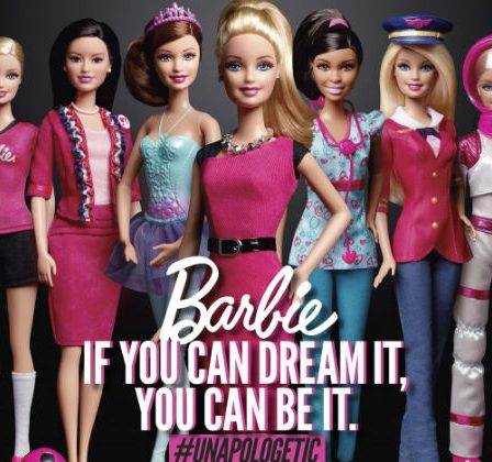 Papusa Barbie aniverseaza 60 de ani. Calatoria brandului a inceput in 1959 si de atunci Barbie continua sa fie o sursa de inspiratie pentru fetitele din intreaga lume