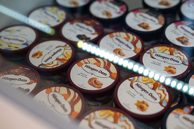 Häagen-Dazs isi schimba identitatea vizuala in colaborare cu artisti din toata lumea