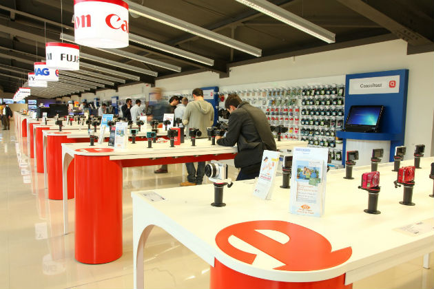Premiera: eMAG lanseaza serviciul de restituire instanta a banilor la cumparaturi cu cardul salvat in contul de client