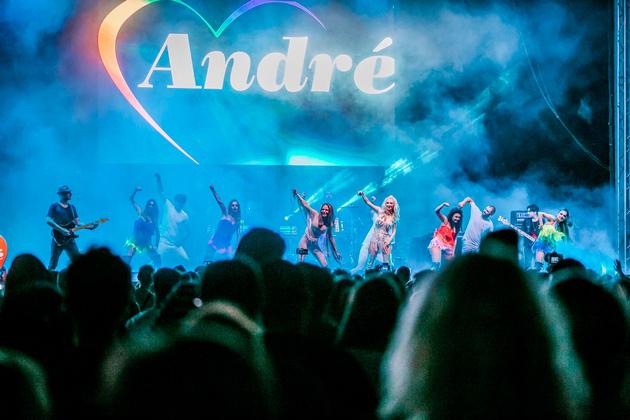 Fenomenul André, premiat in cadrul unuia dintre cele mai asteptate concerte ale verii