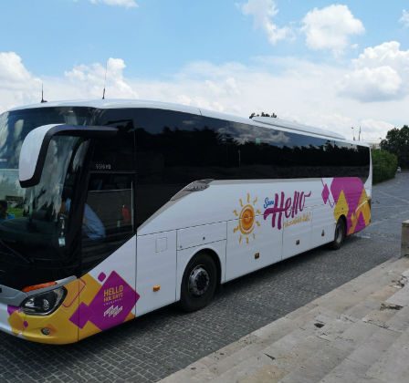 Hello Holidays le ofera romanilor calatorii sigure prin Europa cu autocare de lux