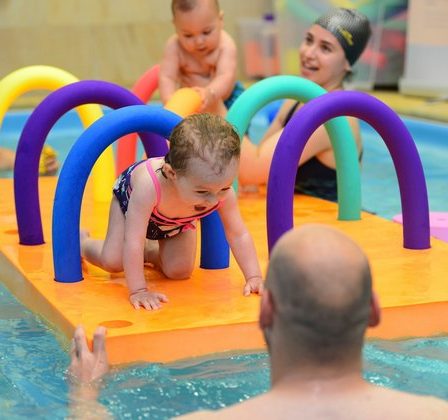 Tainele educatiei acvatice pentru copii descifrate la Clubul Micii Campioni. Programe pentru copii din primele zile de viata