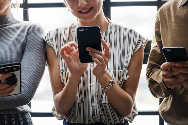 Sentimente.ro: 70% dintre romanii singuri folosesc cel putin o platforma de dating
