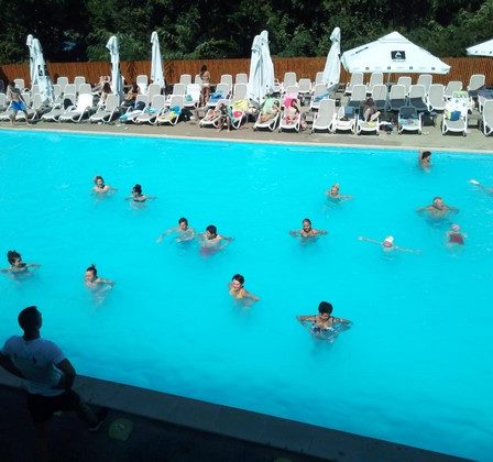 Programul educational de combatere a sedentarismului, Sanatate prin Aqua Gym, se incheie pe 15 septembrie