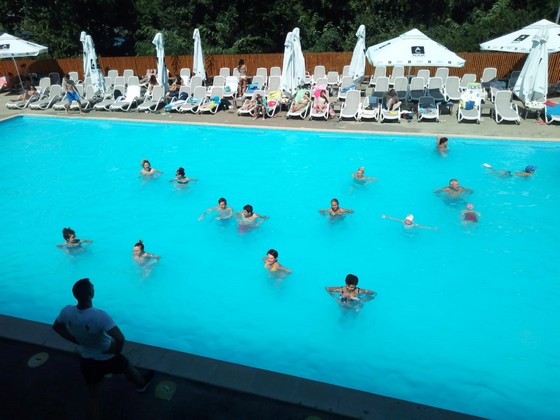 Programul educational de combatere a sedentarismului, Sanatate prin Aqua Gym, se incheie pe 15 septembrie
