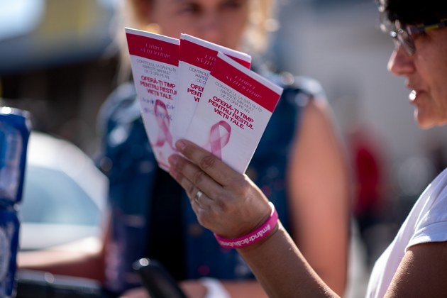 Alearga la Cursa Populara AVON din cadrul Bucharest Marathon si sustine lupta impotriva cancerului la san
