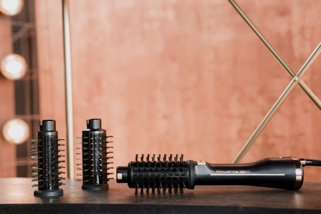 Rowenta lanseaza Ultimate Experience - peria rotativa inspirata de hairstilisti, creata pentru tine