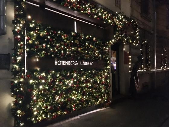 Valorosi artisti romani contemporani, licitati la licitatia de arta "Almost Christmas"