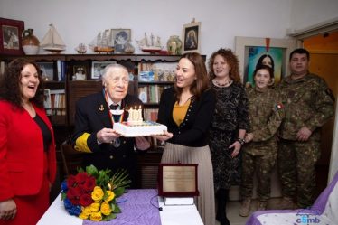 Viceamiralul MIRCEA CARAGEA a fost sarbatorit astazi, la implinirea a 101 ani de Primaria Capitalei, prin Centrul pentru Seniori al Municipiului Bucuresti