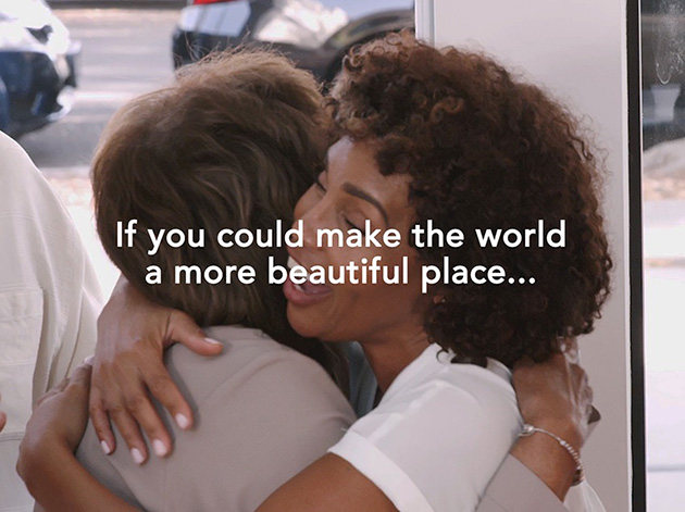 FOREO le multumeste tuturor femeilor pentru generatii de intelepciune, inspiratie si sustinere printr-un device al viitorului