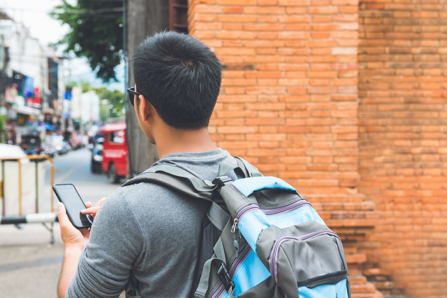 Studiu momondo: 54% dintre romani inca platesc cash atunci cand calatoresc