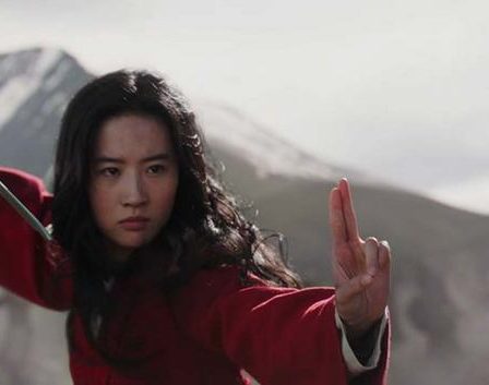 Christina Aguilera lanseaza piesa originala "Loyal Brave True" si o varianta noua a "Reflection", ambele incluse pe coloana sonora a noului film de live-action marca Disney - "Mulan"