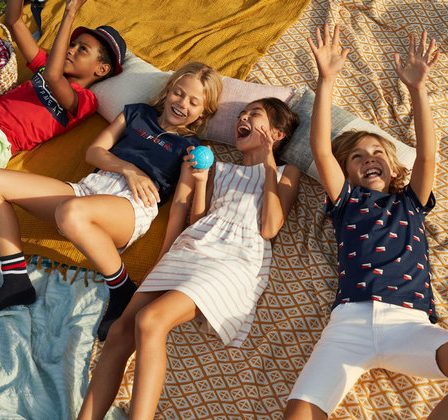 Tinute de vara pentru copii fericiti