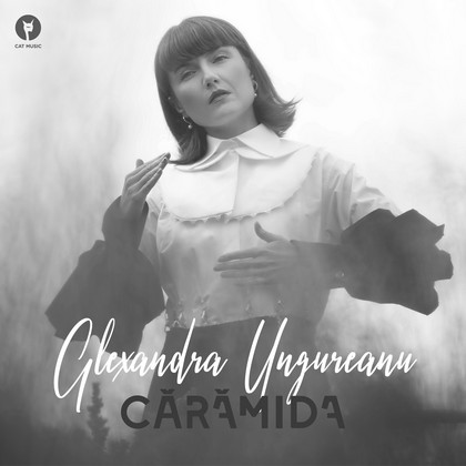 Alexandra Ungureanu lanseaza "Caramida"